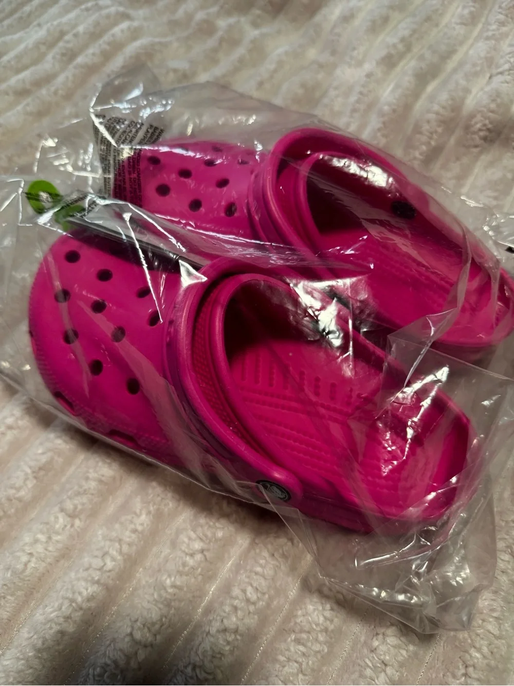 Women’s 7 Pink Crocs NWT - Picture 2 of 2